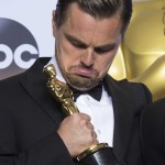 (160229) -- LOS ANGELES, febrero 29, 2016 (Xinhua) -- El actor Leonardo DiCaprio, posa después de ganar el premio al Mejor Actor, por la película "Revenant", durante la 88 entrega de los Premios de la Academia de las Artes y las Ciencias Cinematográficas, en el Teatro Dolby, en Los Angeles, California, Estados Unidos de América, el 28 de febrero de 2016. (Xinhua/Yang Lei) (rtg)